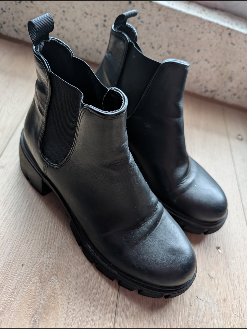 Steve Madden Black Leather Chelsea Lug Ankle Boots